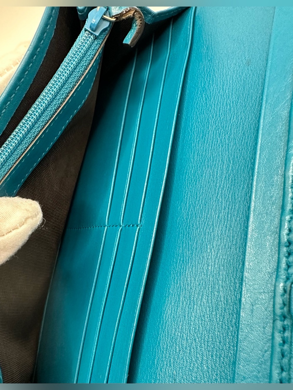 Gucci Teal/Turquoise Embossed GG Continental Wallet - Picture 5 of 13